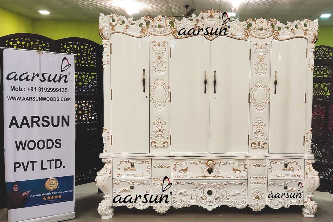 Royal Closet in Glossy White with Gold Highlighting YT-608