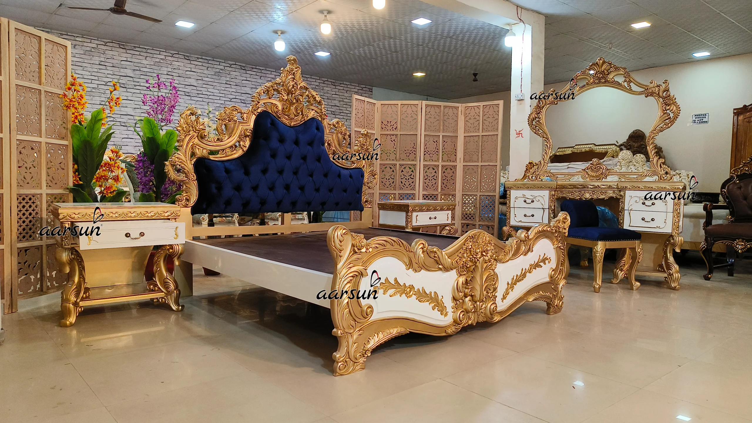 Bedroom hindilinks4u Furniture in Antique gold and White Deco Paint 2025