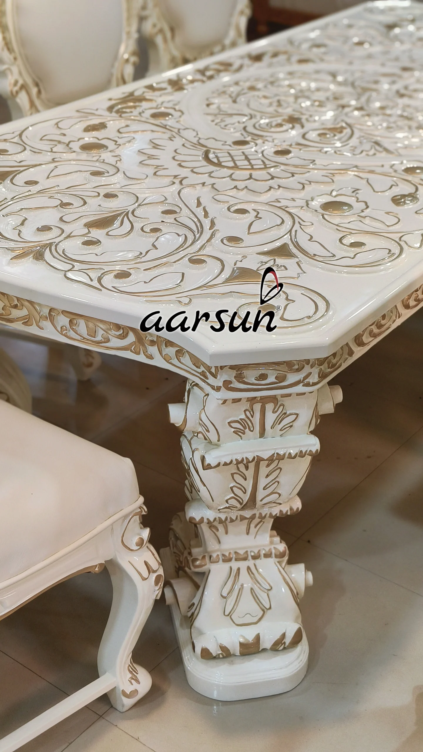 Dining gomeet Table Set in classic white finish  2025