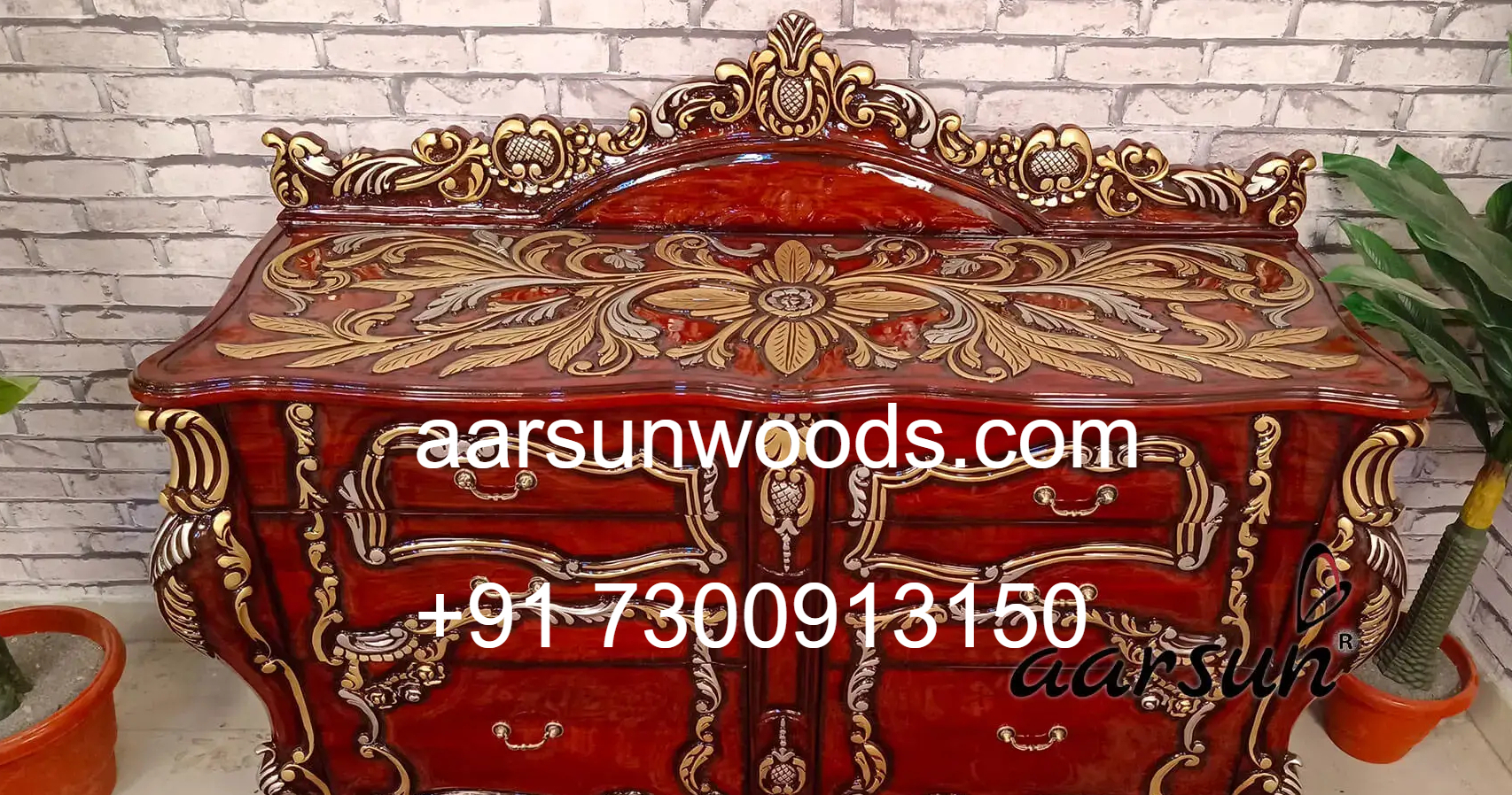 Classic Design Meets Royal Wood  Majestic Mahogany Console Table 2025