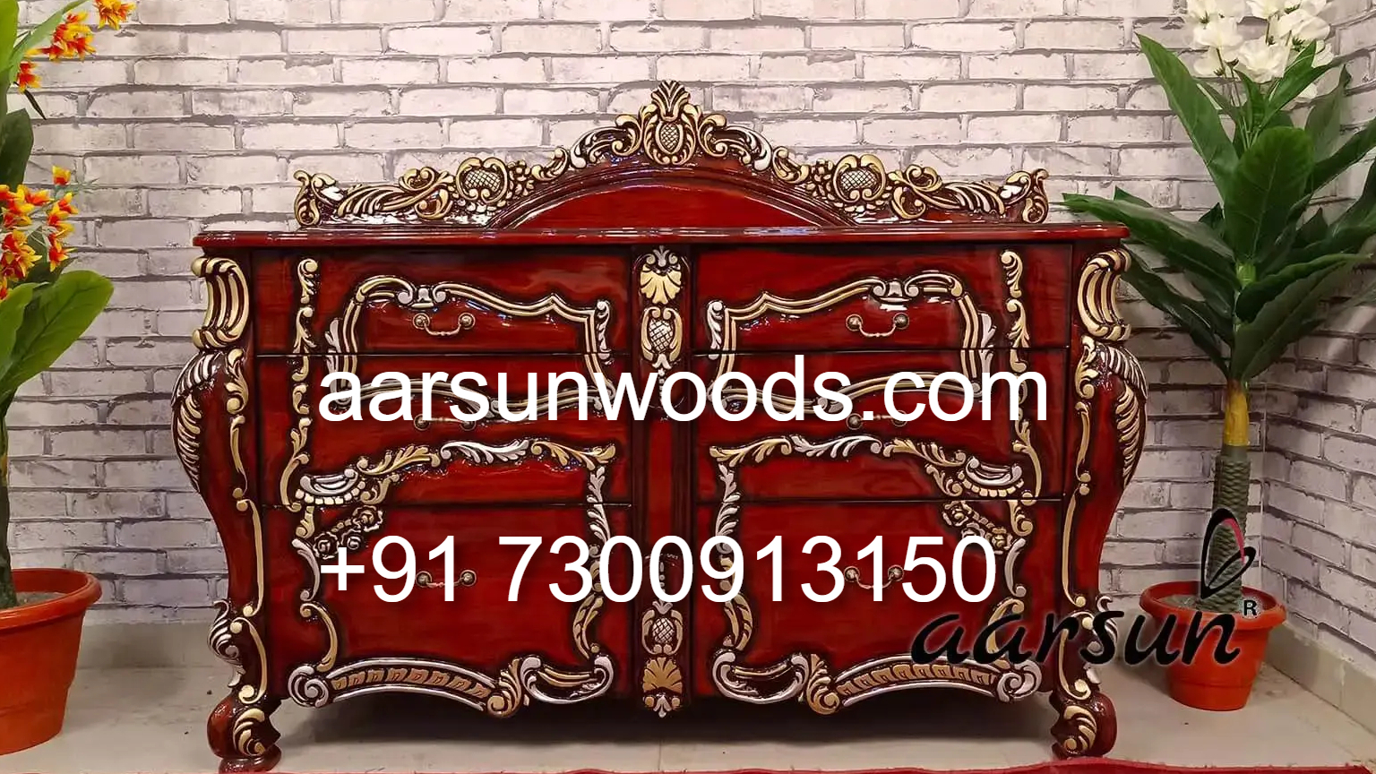 Classic Design Meets Royal Wood  Majestic Mahogany Console Table 2025